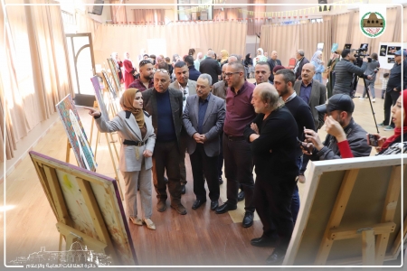 رئيس بلدية دورا يفتتح المعرض الفني &quot;مريم&quot;