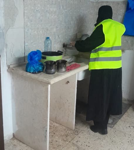 مشروع تشغيل عمال جمع نفايات في مدينة دورا