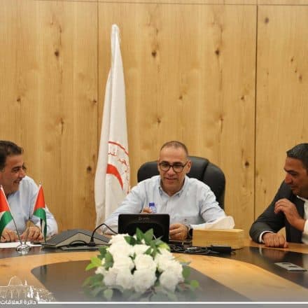 Dura Municipality Congratulates the Administrative Board of the Palestine Red Crescent Society – Hebron Branch and Discusses Ways to Strengthen Joint Cooperation