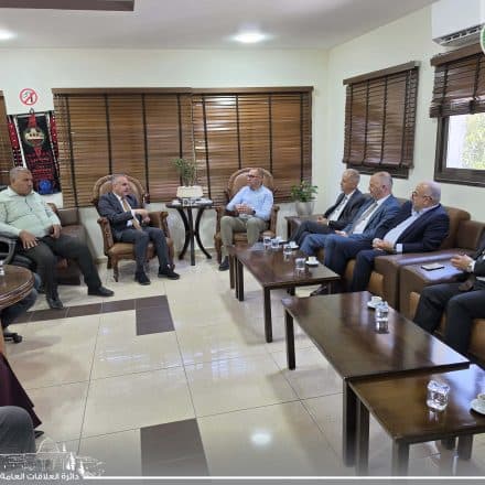Dura Municipality Discusses Strengthening Partnership with the Hebron Chamber of Commerce and Industry and the Private Sector