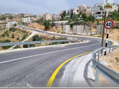 بلدية دورا تستكمل أعمال مشروع تعبيد شارع العواريض–العباهر