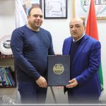 بلدية دورا توقّع اتفاقيات شراكة لتنفيذ مشاريع محطات طاقة شمسية